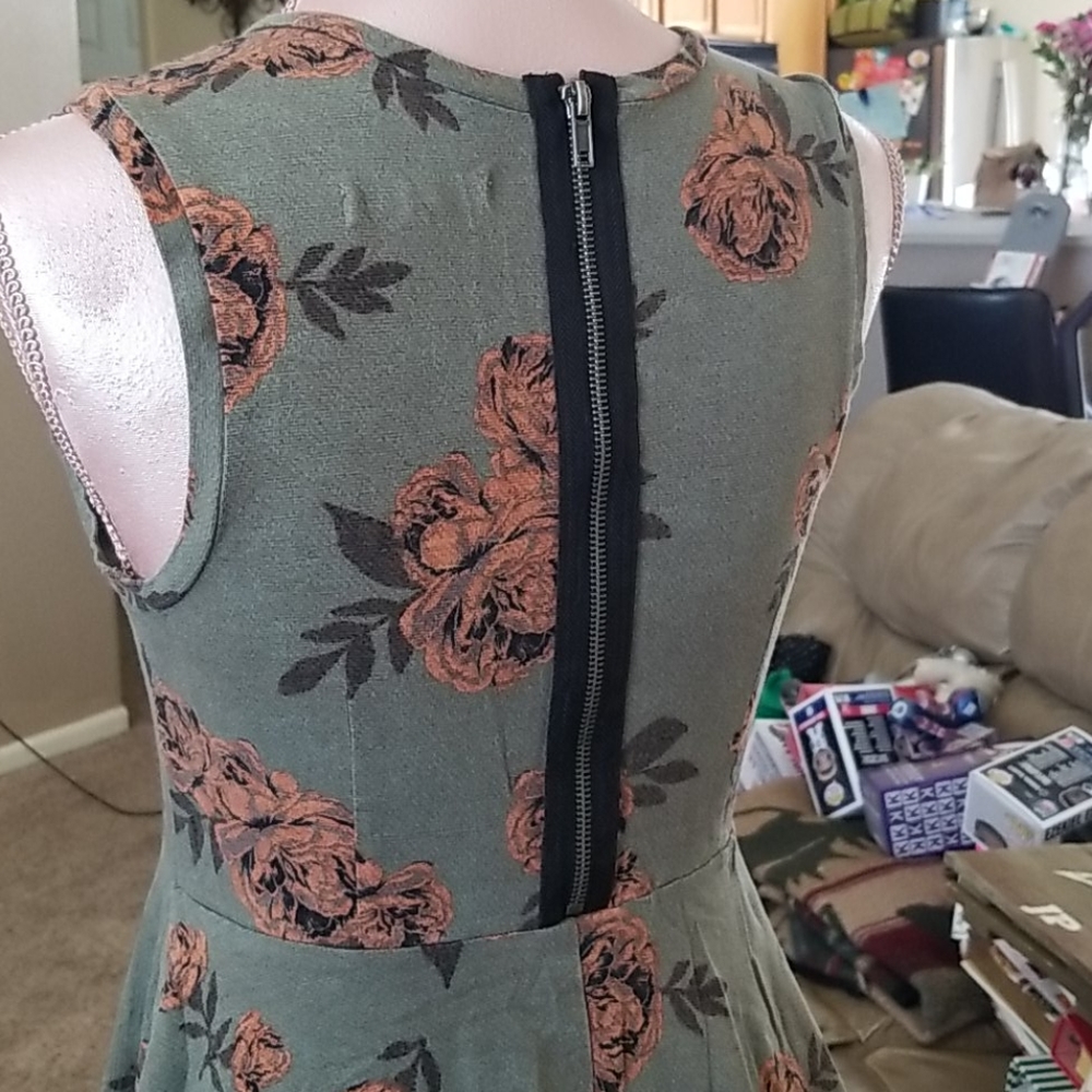 Cute Floral Van's Dress - Picture 5 of 6